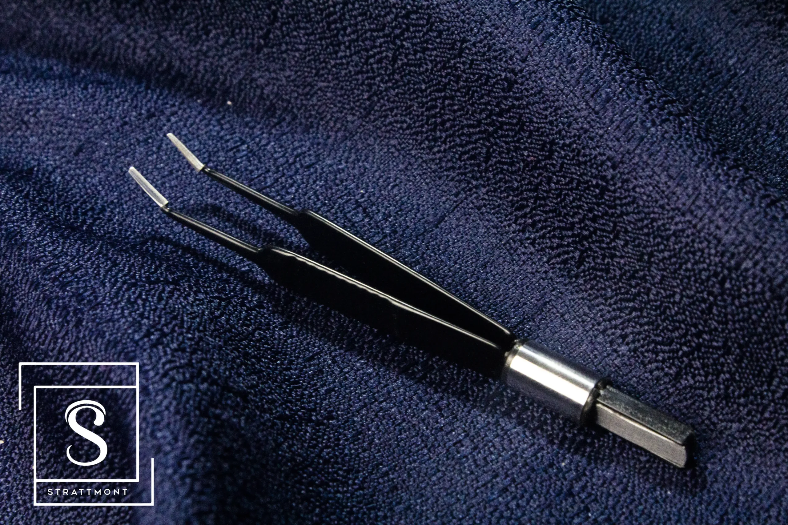 Pinza bipolar adson punta angulada