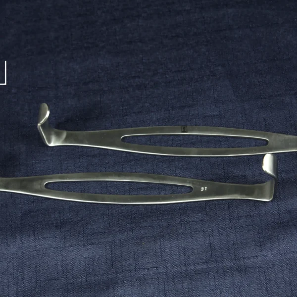 Retractor us army