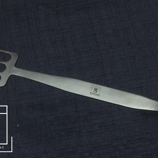 Retractor freeman